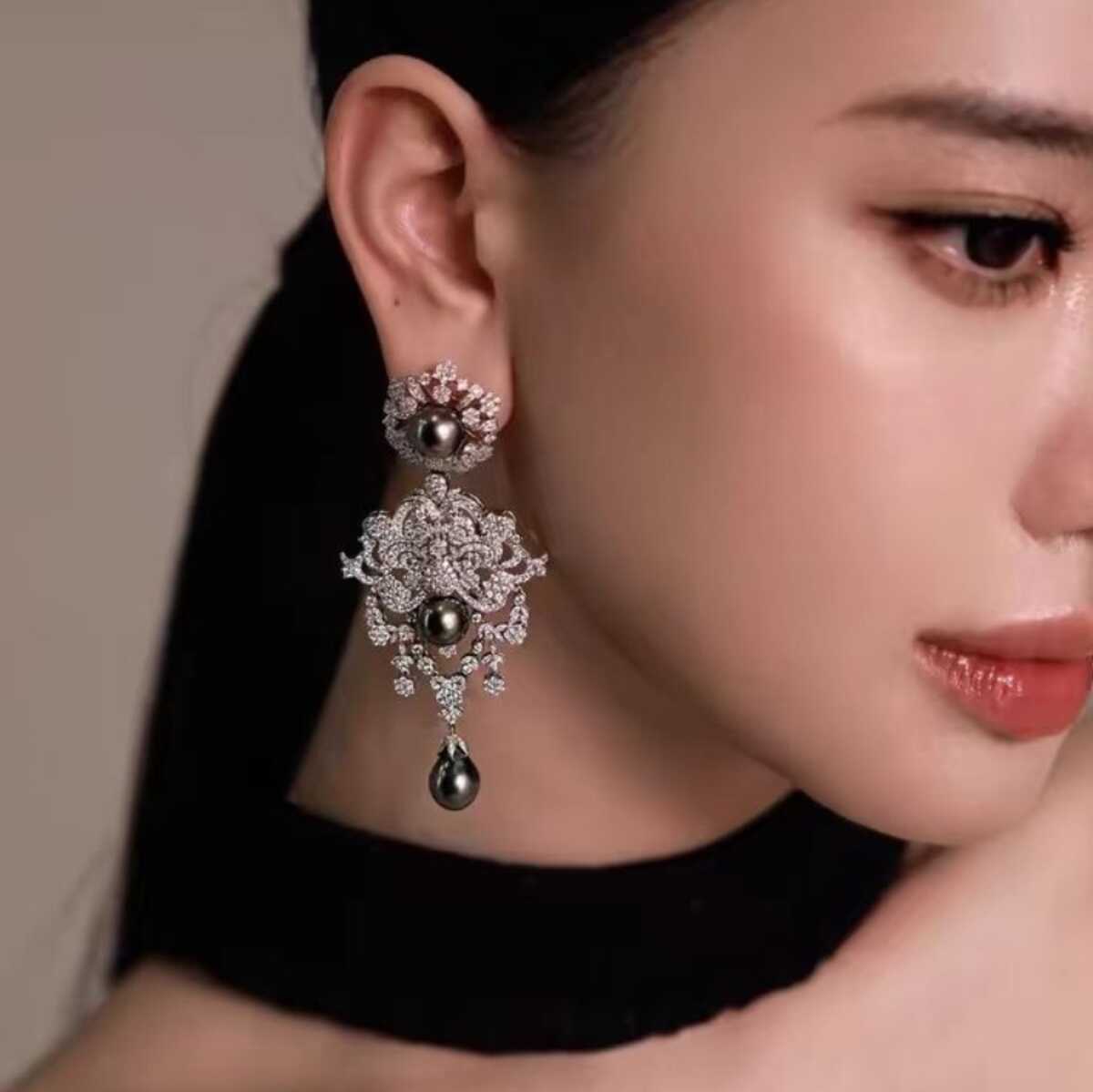 French heavy industry Ballack chandelier, zirconia mother-of-pearl stud earrings, retro and elegant, high-end and exquisite, niche earrings