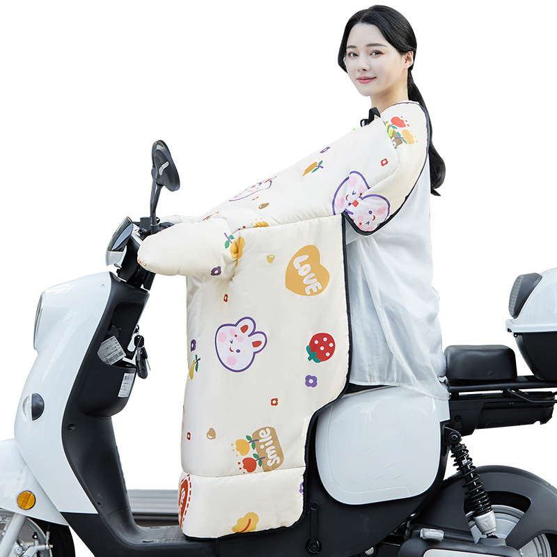 电动车挡风被/电瓶车挡风被/风挡披风白底实物图