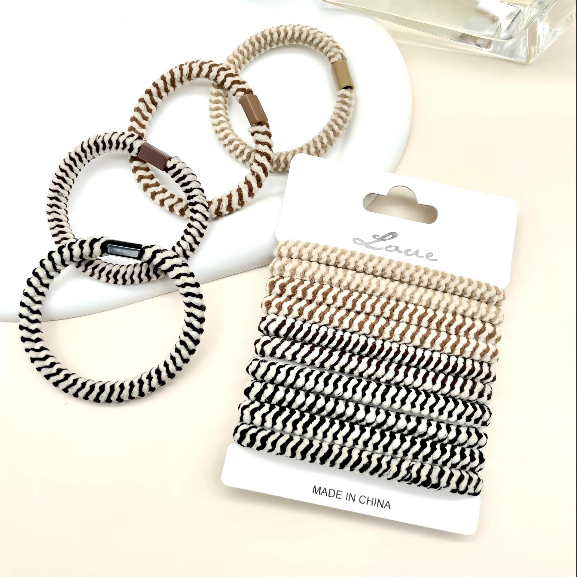 Coffee-colored hair bands, black and white striped hair ties, high-end Korean style, high elasticity, no hair damage, tie-up women's headwear factory wholesale Application Scenario
