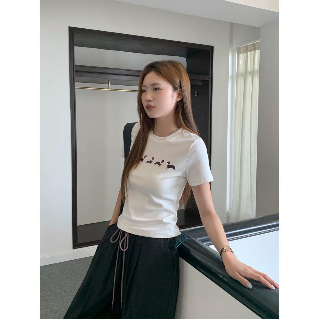 GAGD "jennie Dachshund" 3D pearl necklace, slimming shoulder, elastic round neck short-sleeved T-shirt for women Application Scenario