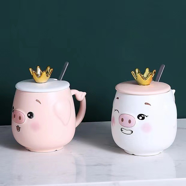 Golden crown lid ceramic cup, cute little pig cup, festival gift water cup, wholesale in stock