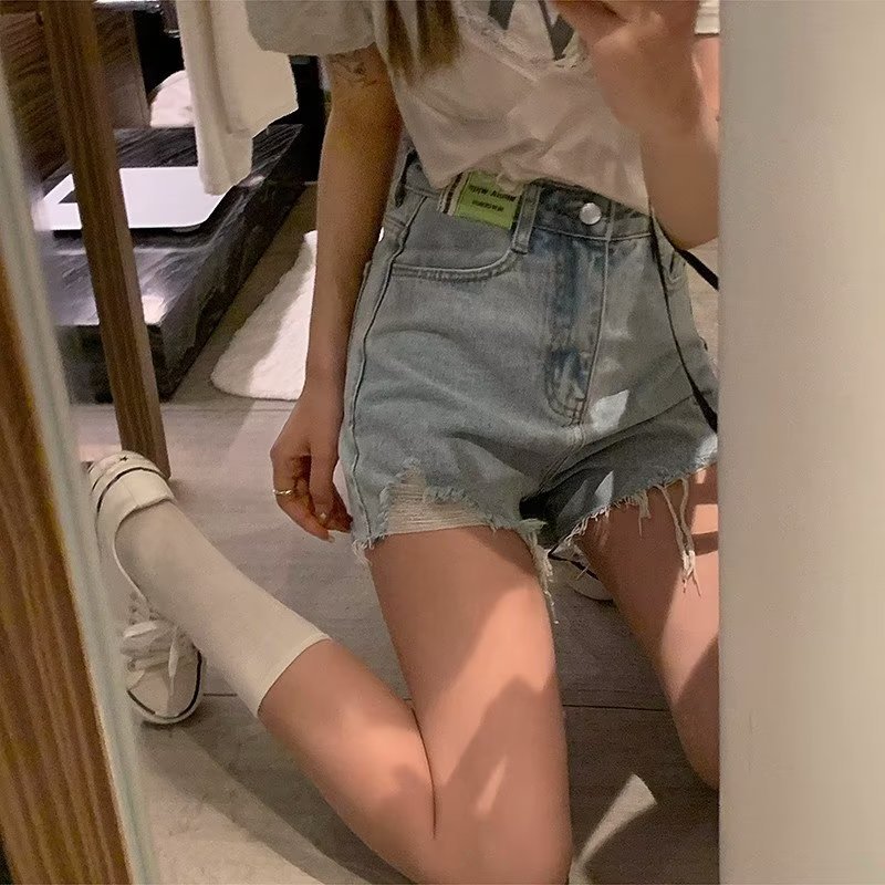 Cross-border Taiwan in-stock high-waisted denim shorts for women, new summer style, loose, wide-leg, slimming, light color A-line details Picture