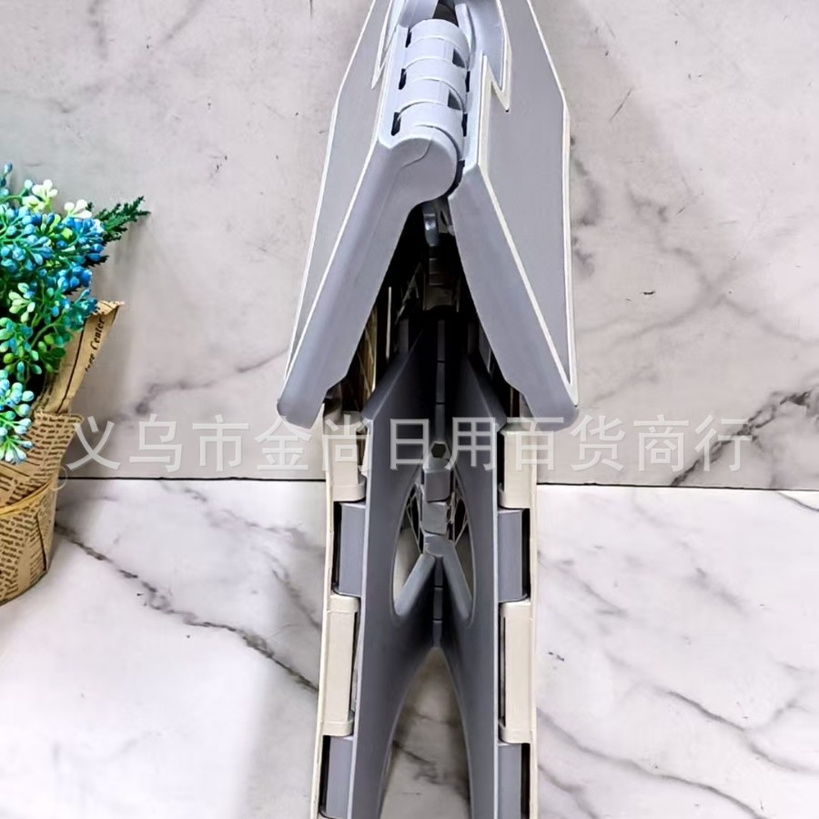 Children's C-style folding stool, household small stool, portable folding plastic stool, outdoor mini thickened adult small stool details Picture