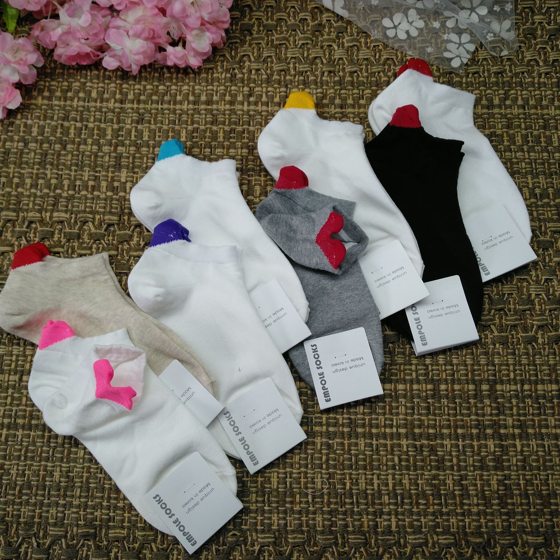 Korean Harajuku Gakuin style knitted socks with red lips, personalized women's sock, wholesale and consignment empole