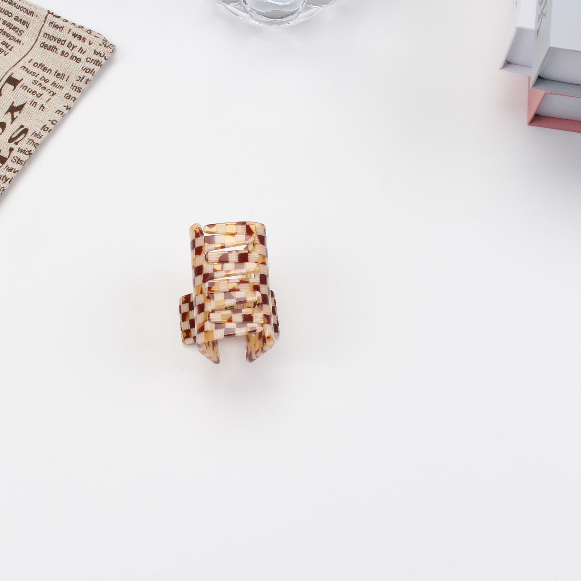 Korean Vintage Checkered Temperament Checkered Square Clip Small Acrylic Pan Hair Clip Item Picture