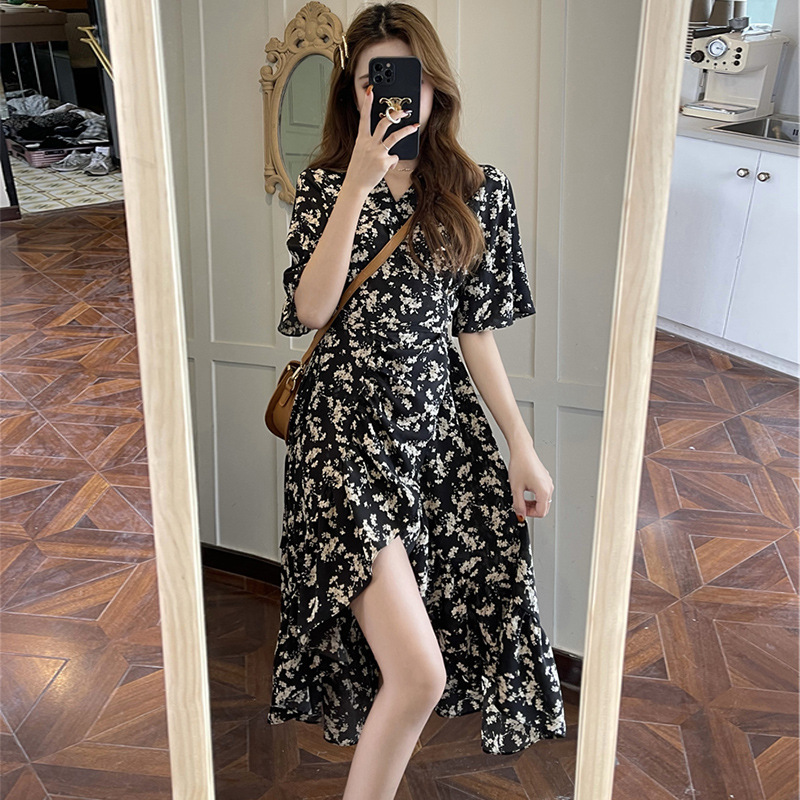 2022 Summer new French chiffon floral dress for women, retro design sense, elegant V-neck dress, first love dress details Picture