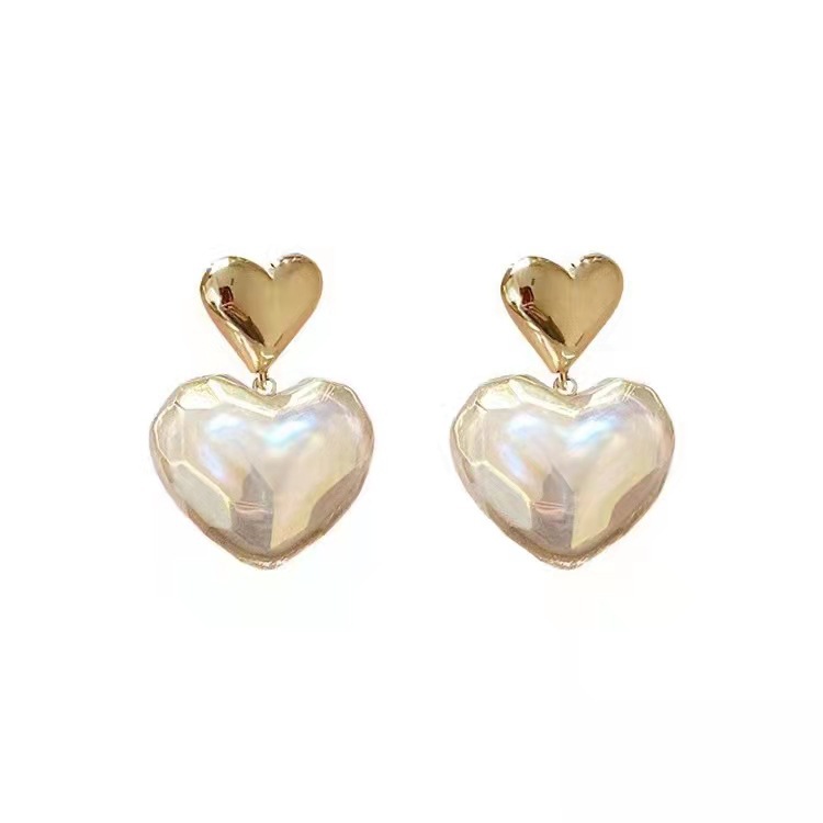 Mermaid pearl love earrings earrings drop 2023 new fashion niche design sense of high-grade cold wind earrings Item Picture