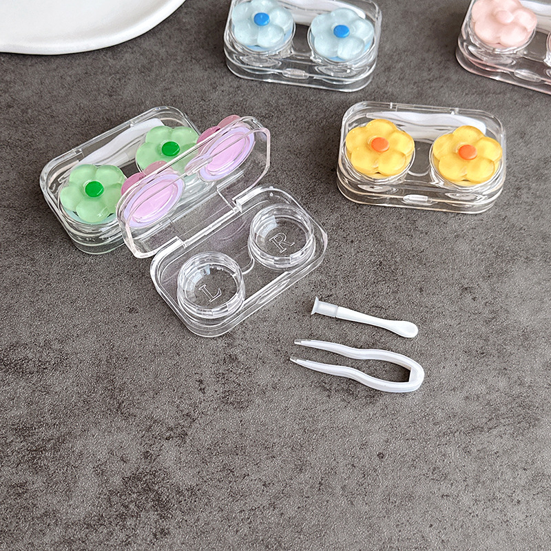 The no-screw cap contact lens case, cute little flower companion box, transparent flip-top one-piece beauty contact box and care box are exclusively for foreign trade Application Scenario