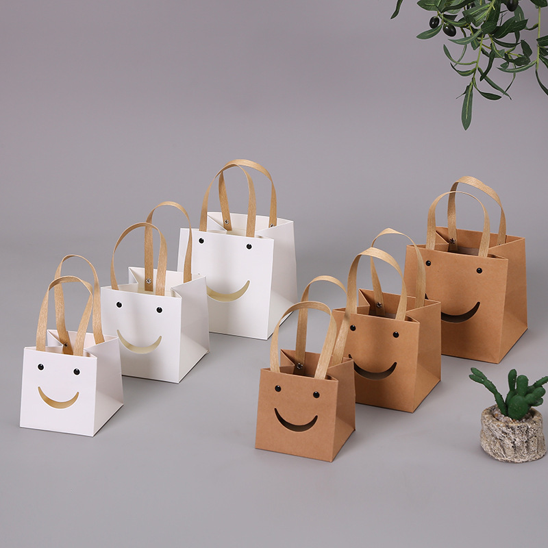 The New Kraft Paper Bag Wholesale Creative Design Smiley Face Tote Bag Go Out Jewelry Storage Convenient Packaging Box