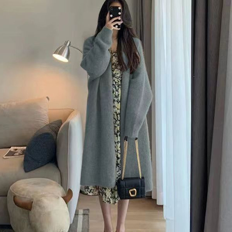 The mid-length over-the-knee knitted cardigan for women's 2022 autumn and winter new style Korean loose retro laid-back sweater jacket is in vogue details Picture