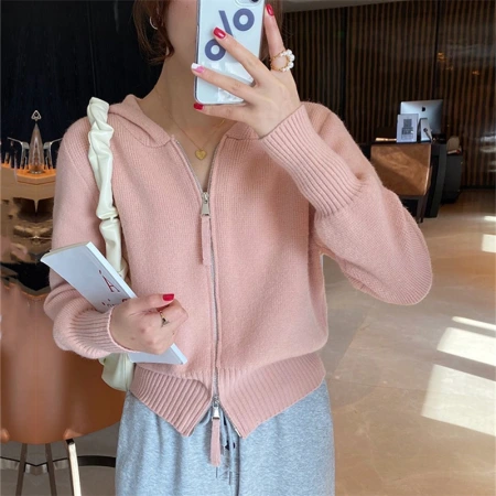 Solid-color zipper knitted cardigan for women 2022 Spring and Autumn New style, fashionable and stylish short hooded sweater coat for petite people