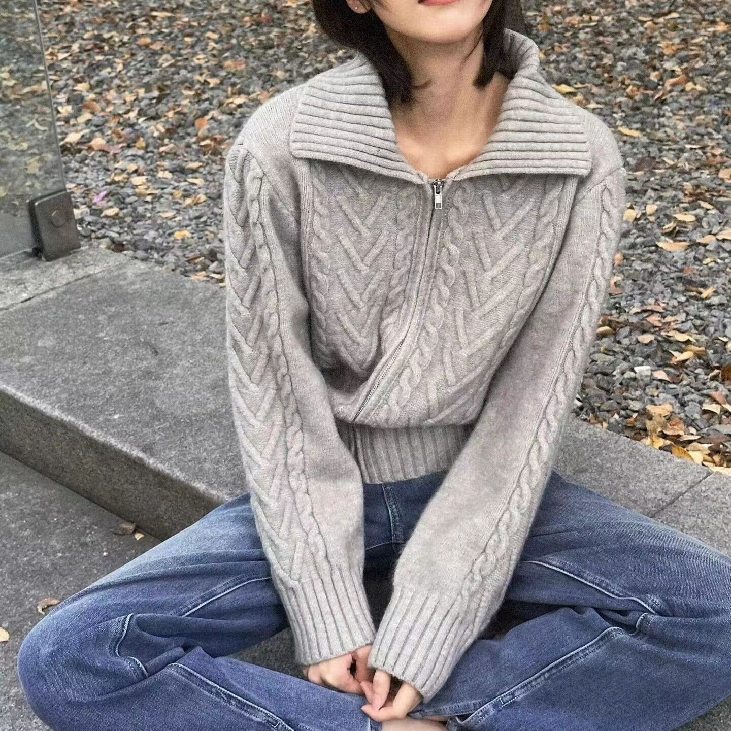 Autumn's new lapel zipper tweed sweater for women, a laid-back style coat, a short and elegant, niche knitted cardigan for women