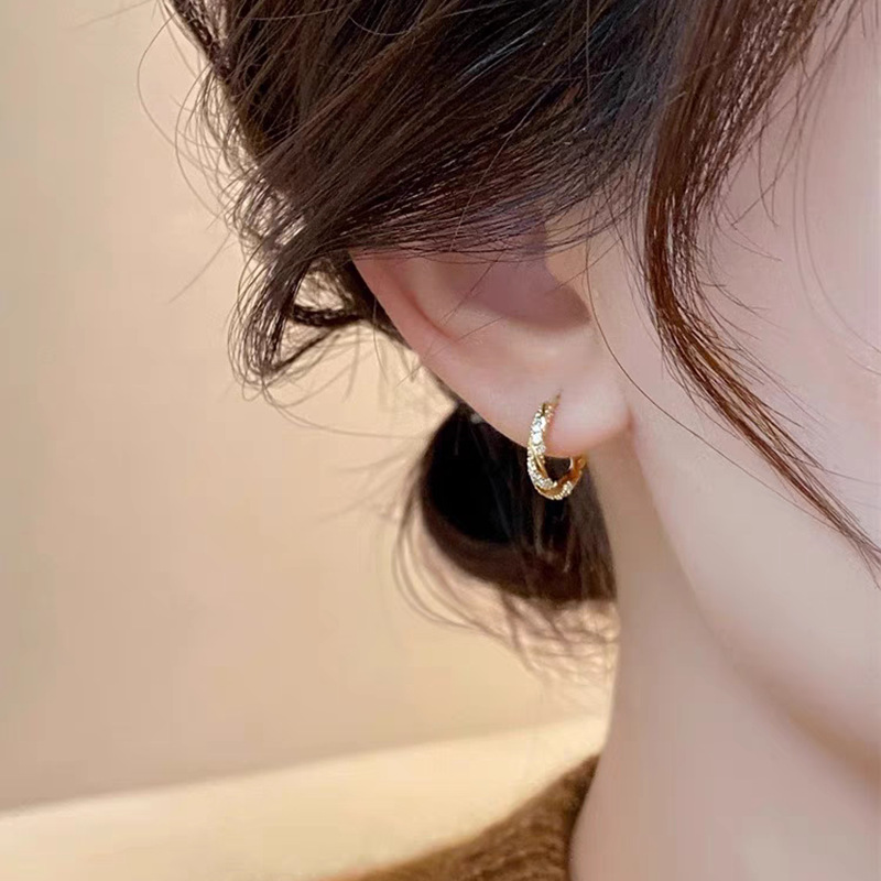 Simple Design Sense Diamond Ring Earrings Female 2024 New Temperament Fashion Exquisite Buckle Earrings Explosive Earrings Specification drawing
