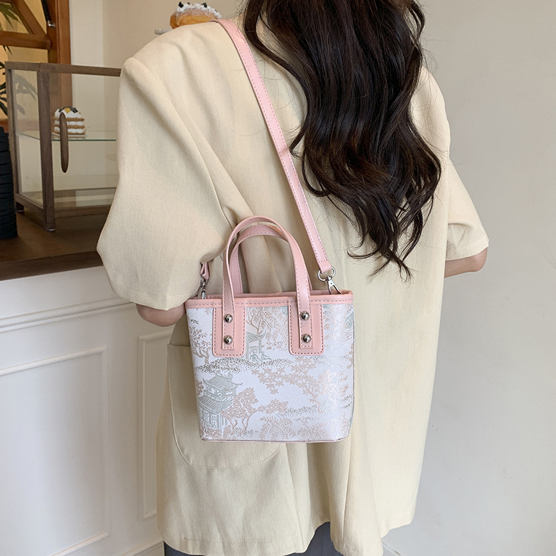 国潮时尚斜挎包女气质百搭新中式单肩包设计感小众斜挎包bags细节图