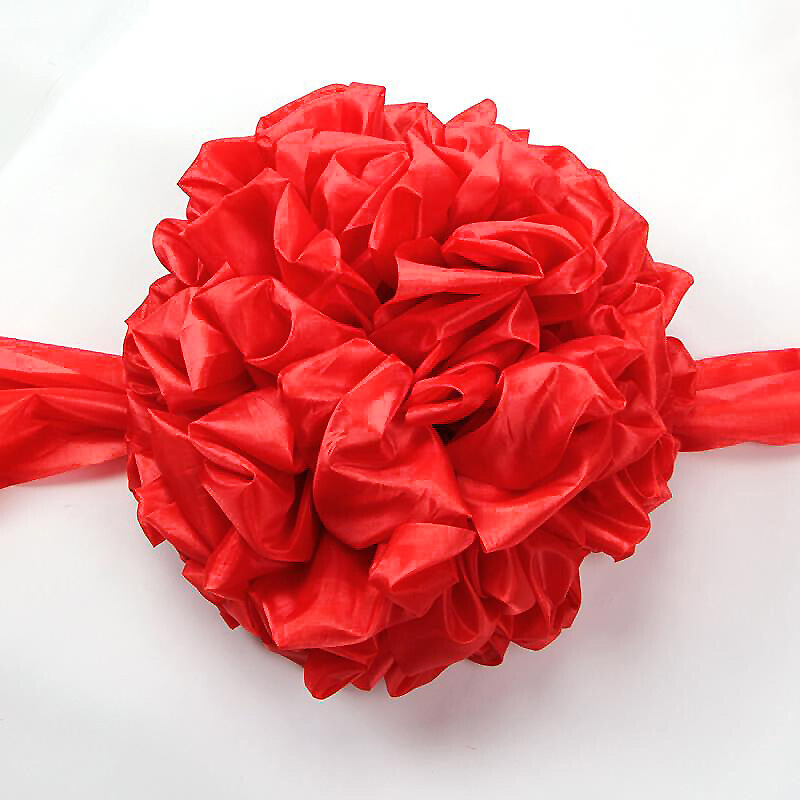 Big Red Flower Ballers Holding Flowers Hand In Hand To Spend The New Car To Hand In The Car Big Red Bonus Red Silk Laying Foundation In Recognition Of The Opening Of The Housemoving Ribbon Cutting Application Scenario