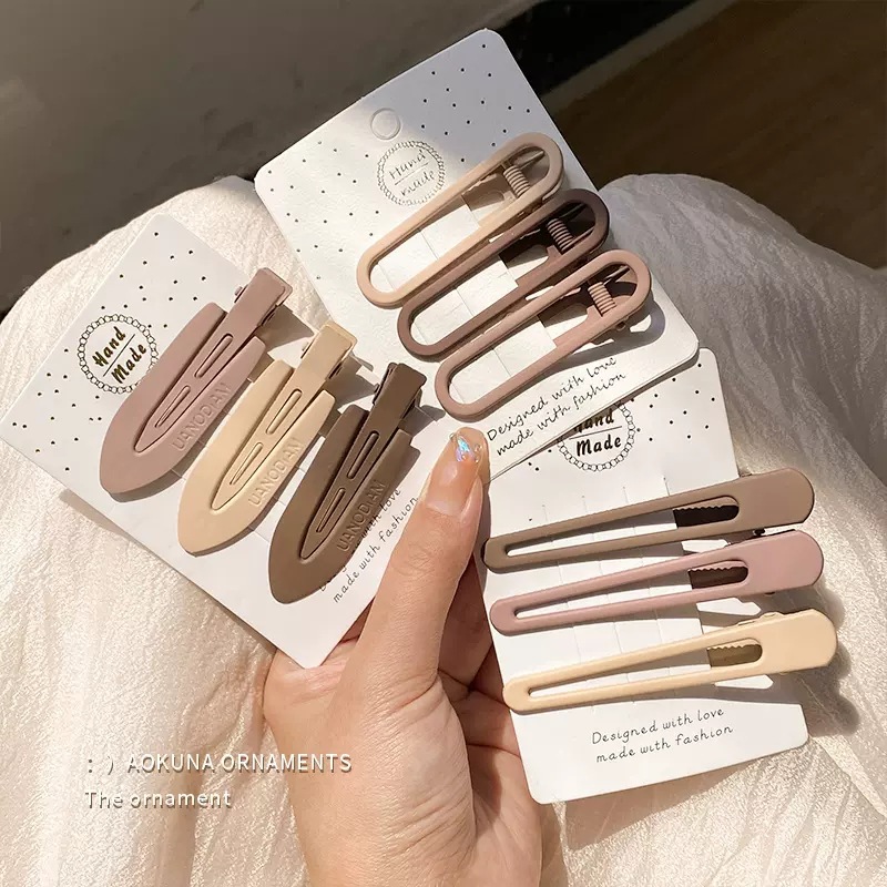 Milk coffee-colored bangs hairpin, side of the female forehead with broken hair, duckbill hairpin, Japanese and Korean Internet celebrity seamless edge hairpin Application Scenario
