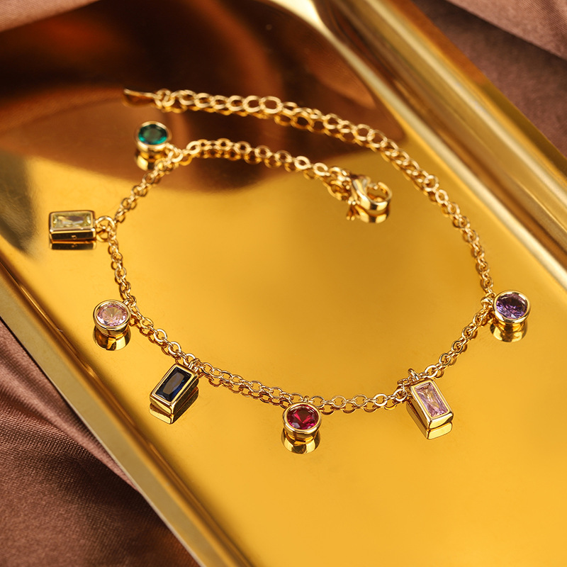 Zhuang Shengsheng Jewelry offers a wide range of new European and American personalized color-matched glass stone bracelets and necklaces for women, as well as wholesale of elegant female accessories details Picture