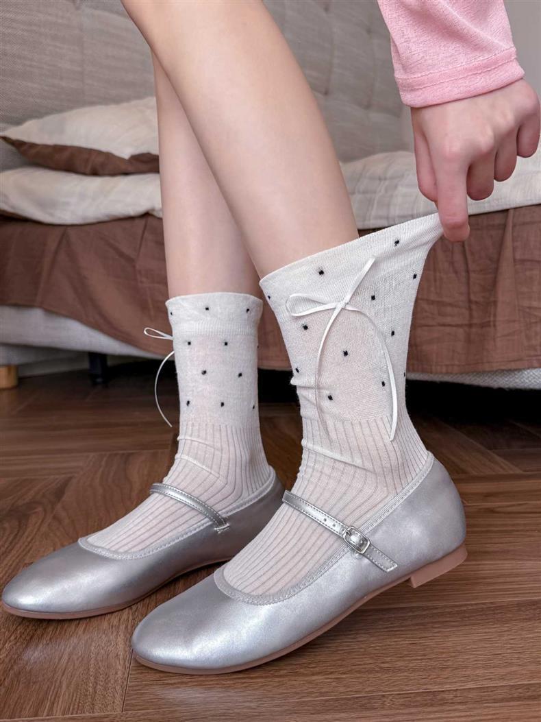 Calcetines stand one piece daihair nuevos calcetines de encaje daihair heap heap calcetines para mujeres estilo de pasarelas de nicho letras medias medias dongdaemun calcetines de moda one piece daihair pic 10