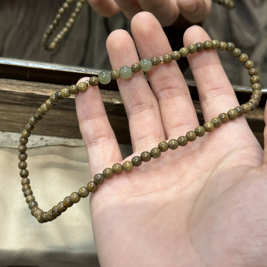 Argentine green sandalwood paired with Hetian jade double-loop bracelet for men and women, wooden cultural and artistic Chinese-style Buddhist prayer beads bracelet with double loops Specification image