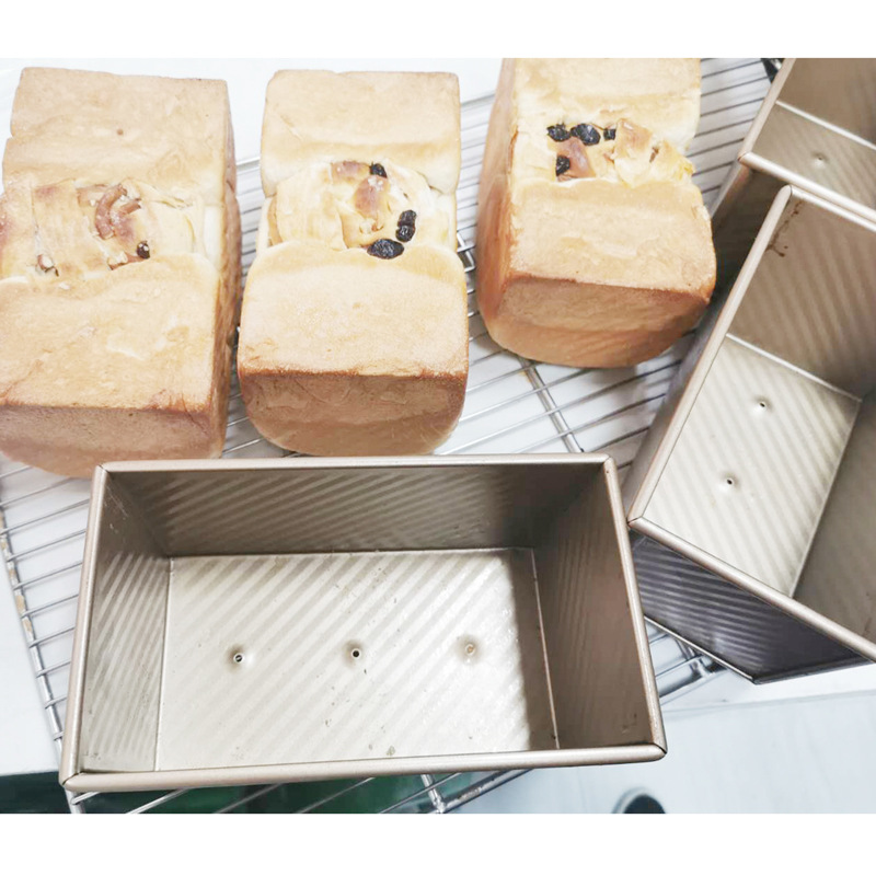 Toast Mould Oblong Corrugated Non-Clay Box 450G Gold Toast Mould Black Carbon Steel With Lid Application Scenario