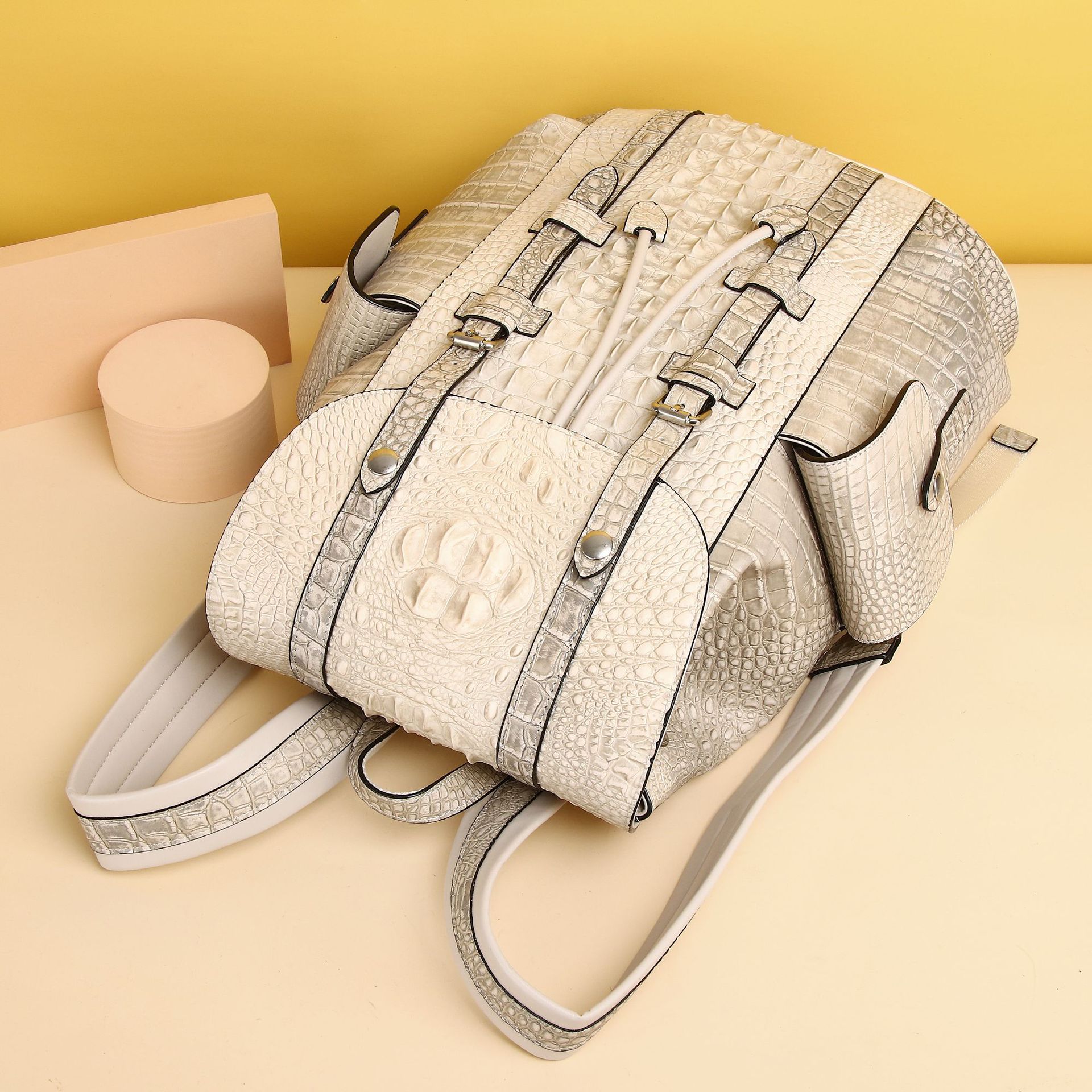 Crocodile bone pattern backpacks, large-capacity genuine leather backpacks, outdoor travel bags, high-end fashionable men's and women's trendy bags factory details Picture