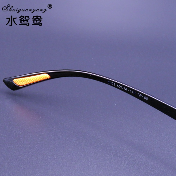 Business model black lightweight TR90 roaming reading glasses, unbreakable by dropping or smashing, resin reading glasses 8001 Application Scenario