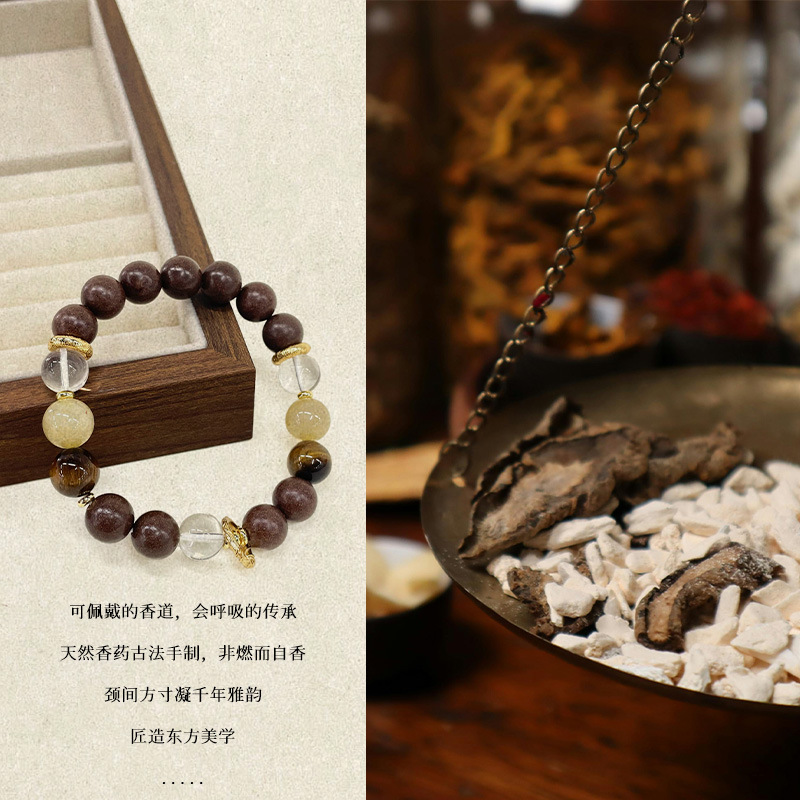The same type of traditional Chinese medicine fragrant bead bracelet is selling well across the Internet. It is a natural handcrafted Astragalus medicinal fragrant bead and a decorative Buddhist bead bracelet details Picture