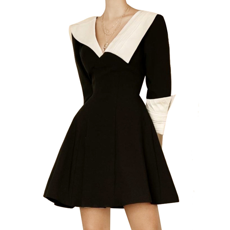 The new French light luxury Hepburn-style evening dress for autumn and winter, a black and white V-neck slimming long-sleeved dress with a contrasting color Item Picture