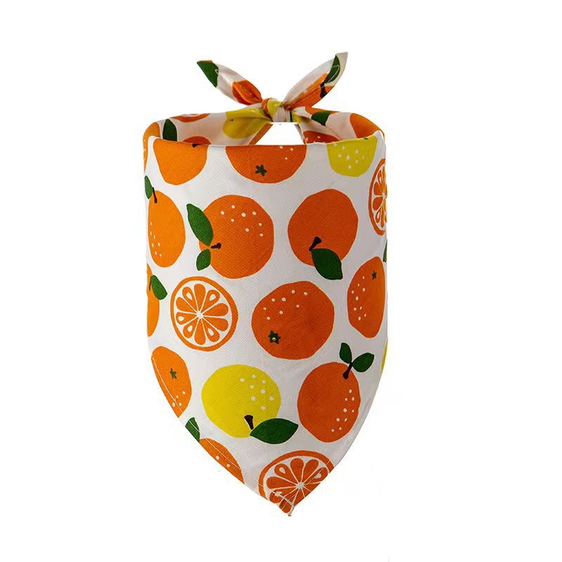 Pet saliva wipes, spring and summer dog triangle wipes, European and American printed fruit series, cat scarves, pet triangle wipes Application Scenario
