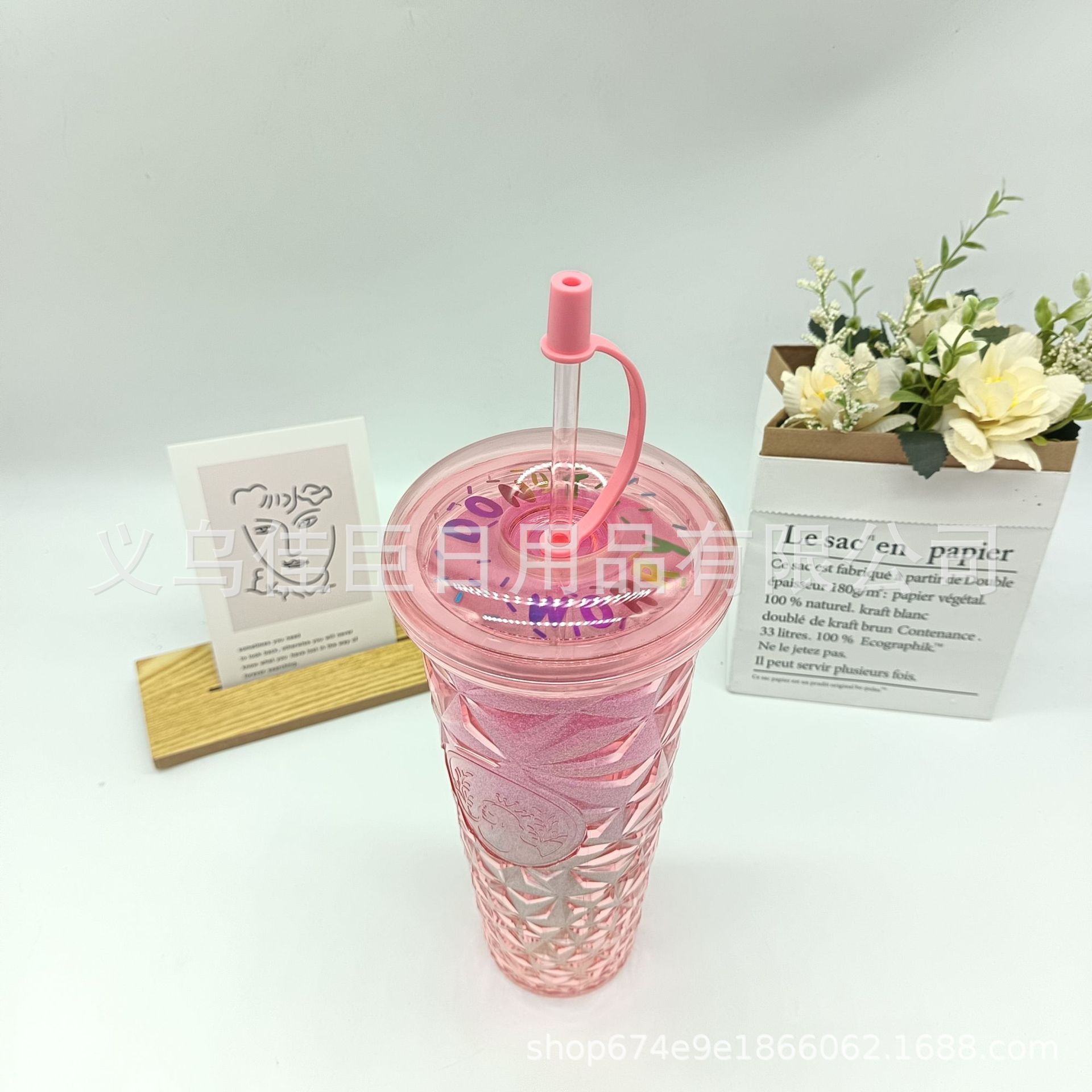 New cross-border sparkling powder Super Sparkling large-capacity straw cup, gradient rainbow water cup, girlish donut-shaped lid Application Scenario