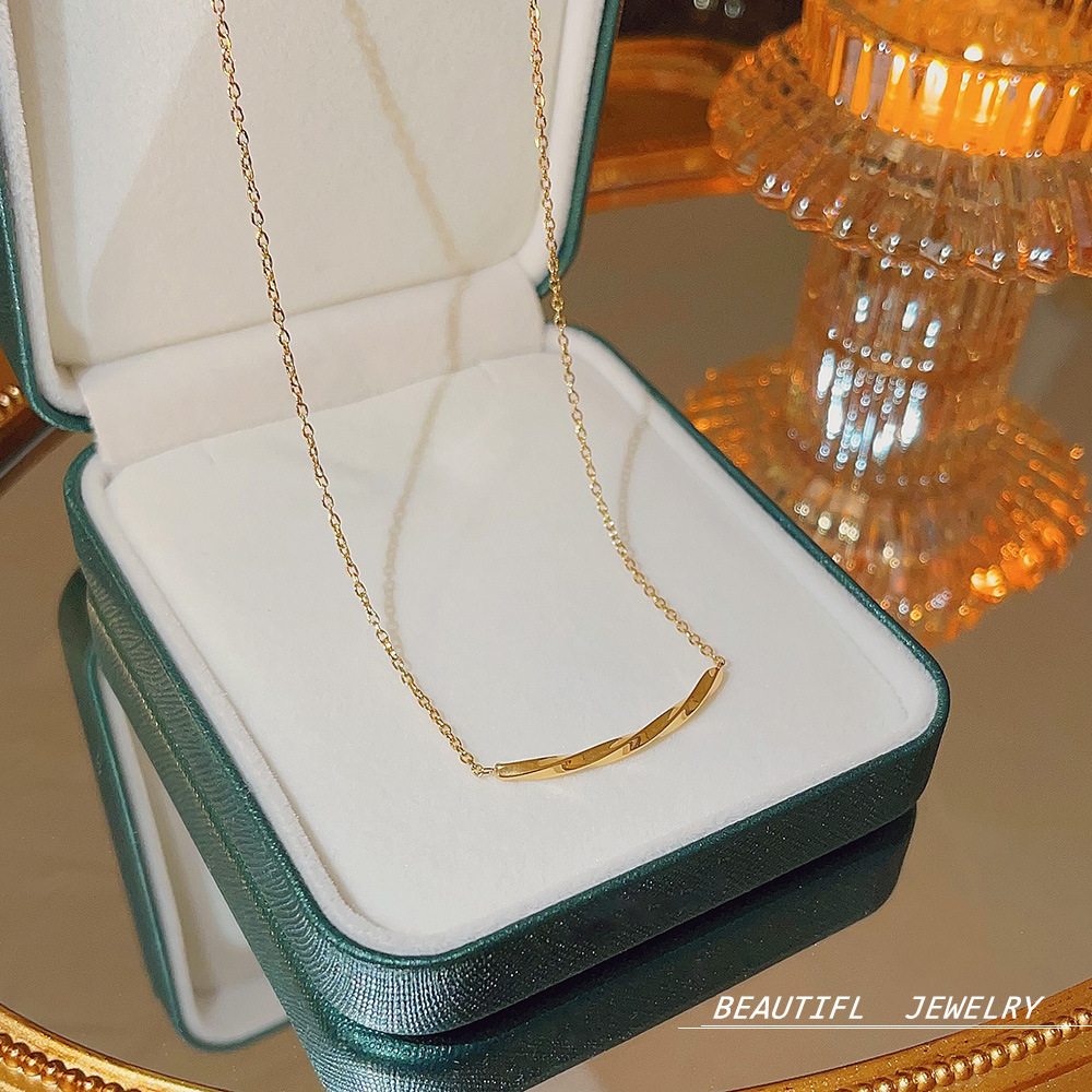 Korean Titanium Steel Necklace Does Not Fade Female Light Luxury Niche Design Choker French Collarbone Choker Hot Accessories Wholesale full figure