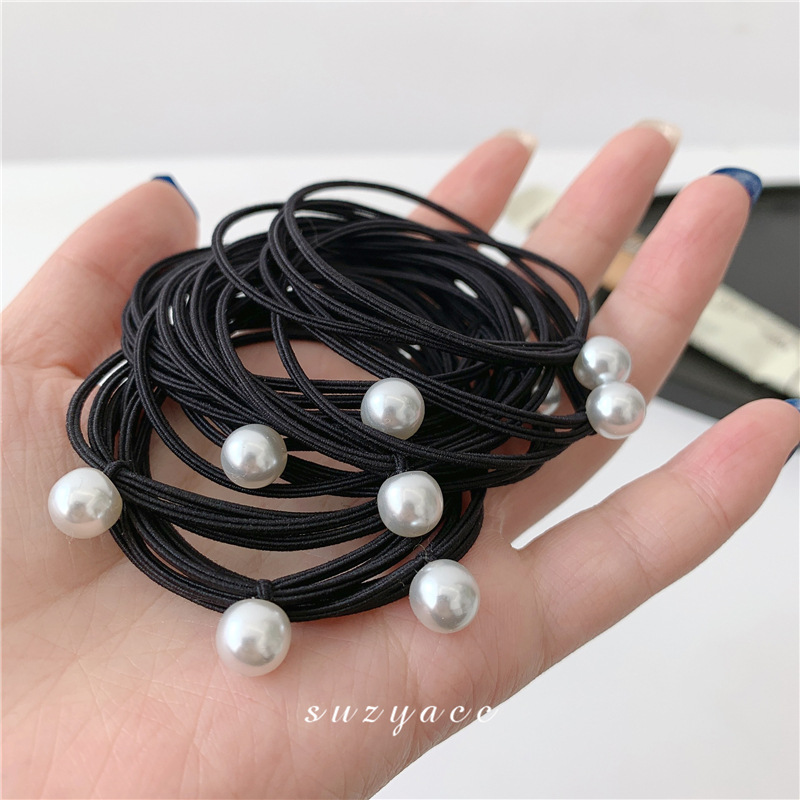 The simple and elegant pearl hair tie from Dongdaemun, South Korea, is a basic black leather band hair tie accessory that is versatile for women details Picture