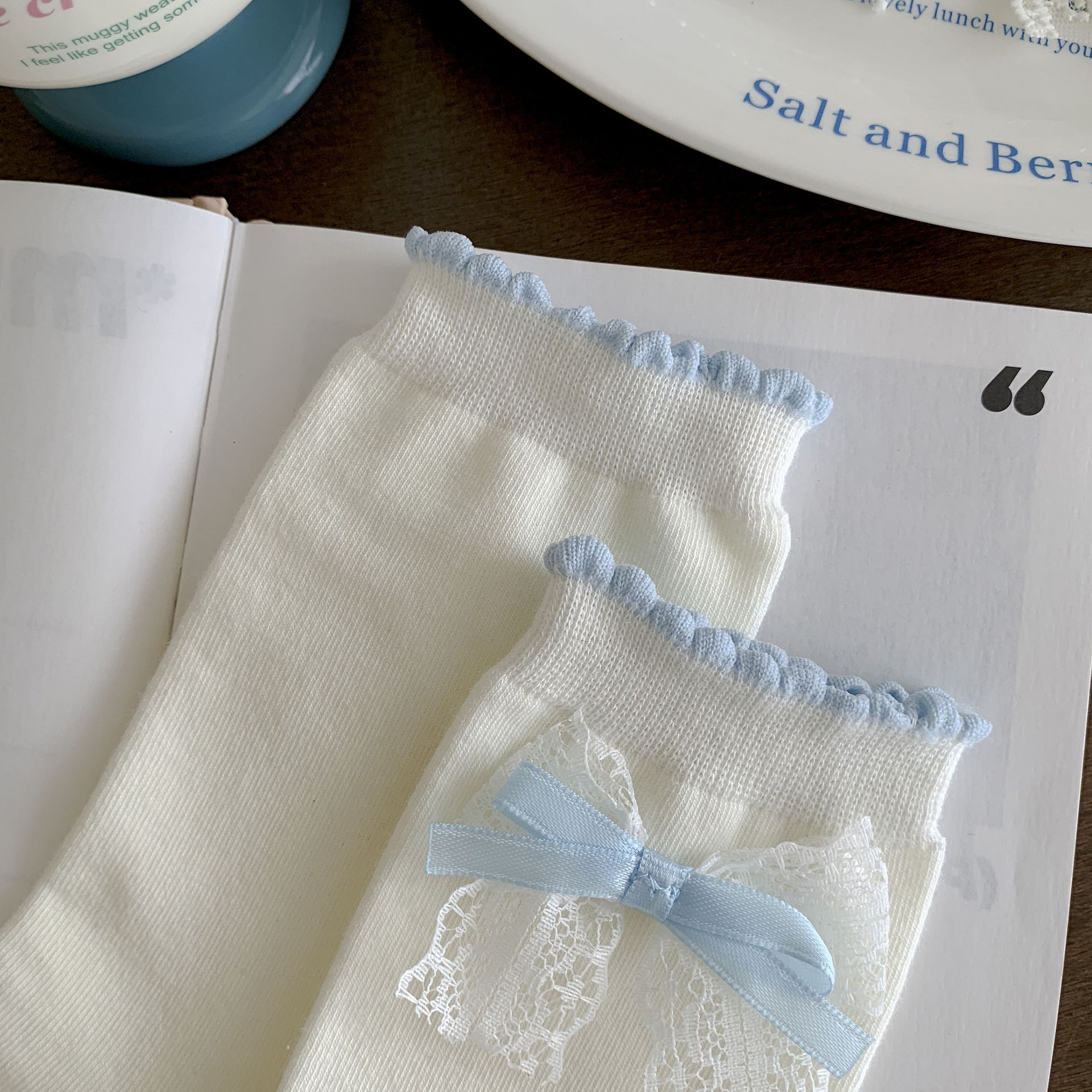 One-piece delivery service for Korean-style bow socks, MiU-style white and blue pile socks for women, new spring and autumn embroidered lace mid-calf socks pic 40