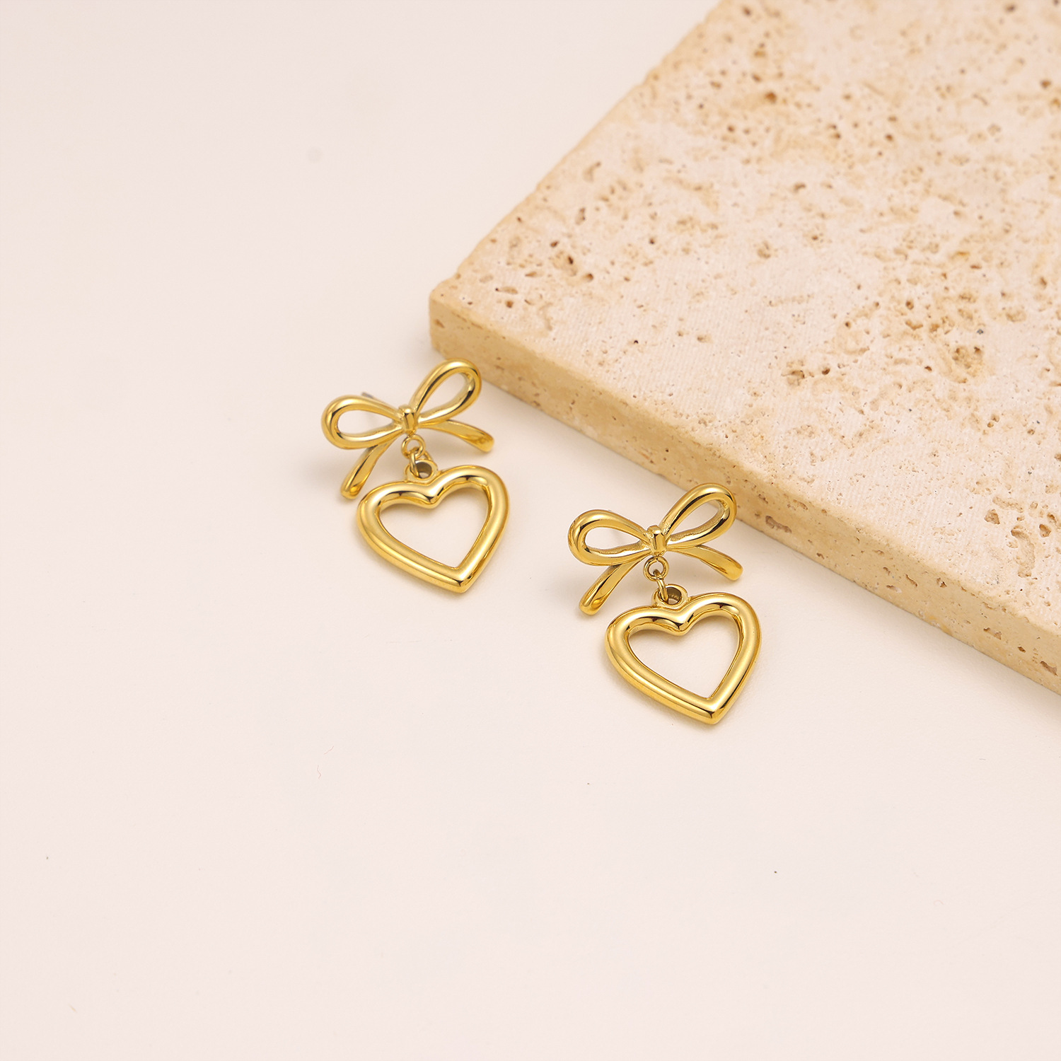 French elegant hollowed-out heart-shaped bow, sweet and lovely, heart-shaped earrings and pendants, women's light luxury, elegant and high-end Specification image