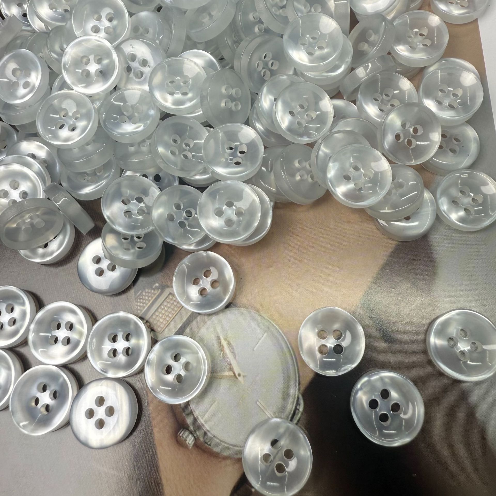 Round white buttons, transparent resin bowl-shaped buttons for men's and women's open-knit shirts details Picture