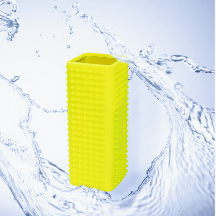 Pet hair roller cleaner, cat and dog grooming brush, hair removal tool, pet bathing brush, hair remover Application Scenario
