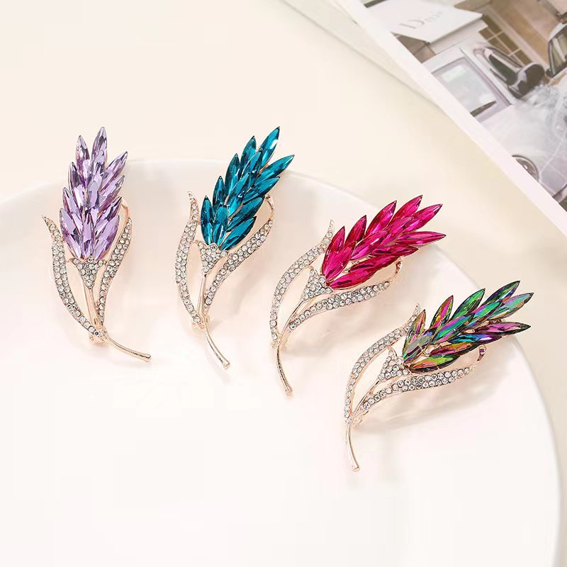 South Korea's New Fashion High-Grade Brooch Women's Rhinestone Silk Scarf Buckle Buckle Buckle Crystal Corsage Pin Pearl Jewelry