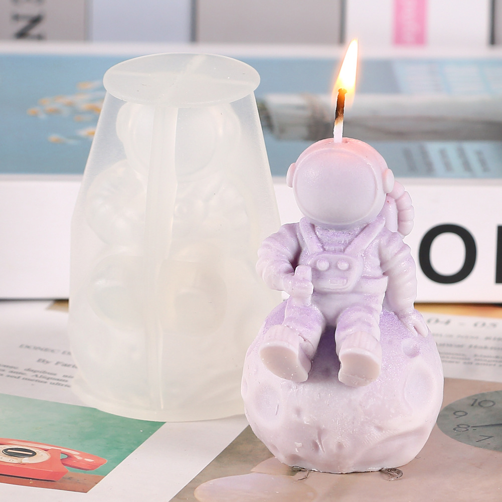 diy astronaut scented candle silicone mold, moon astronaut desktop stand decoration figurine epoxy resin mold details Picture