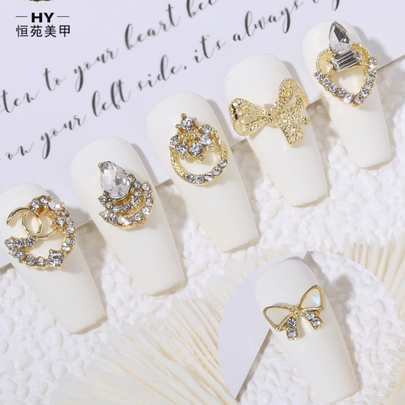 New alloy rhinestone bow, Japanese-style pearl super sparkling rhinestone drop pendant, popular nail art accessory Application Scenario