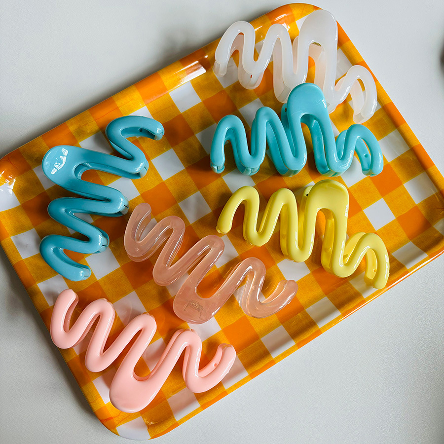 多巴胺彩色波浪抓夹女夏季发量多鲨鱼夹子2024新款后脑勺发夹头饰