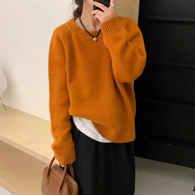 A new solid-color round-neck sweater for women in autumn and winter, with a back label design. It is a loose and soft pullover knitted top for women pic 13