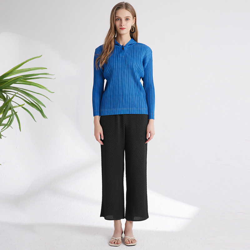 2023 Japanese Miyake Commute Advanced Fish Scale Pleated Women's Pants Texture Loose Comfortable Stretch Slim Pants Straight Leg Pants Application Scenario