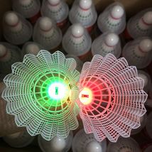 两只装发光尼龙球 耐打夜用 球头发光LED羽毛球 带灯