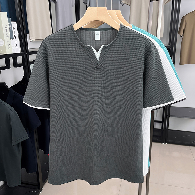 Two V-neck men's T-shirts for summer, a new style of youth fashion and casual solid-color net waffle short-sleeved men's T-shirt Application Scenario