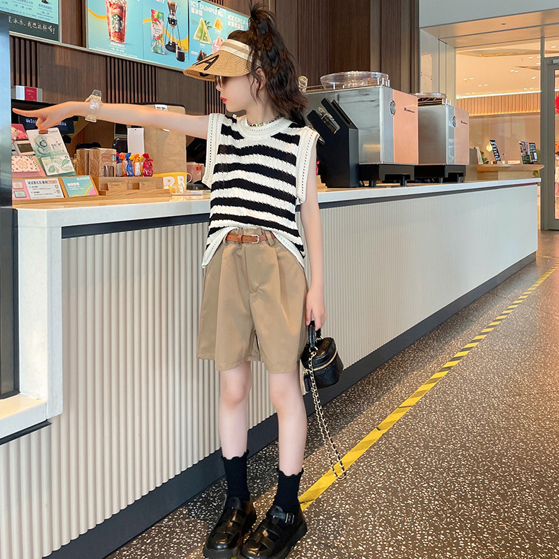 Girls' summer shorts, fashionable and casual suit pants, middle-aged children's summer wear, ice silk vest, children's loose mid-length pants set Application Scenario