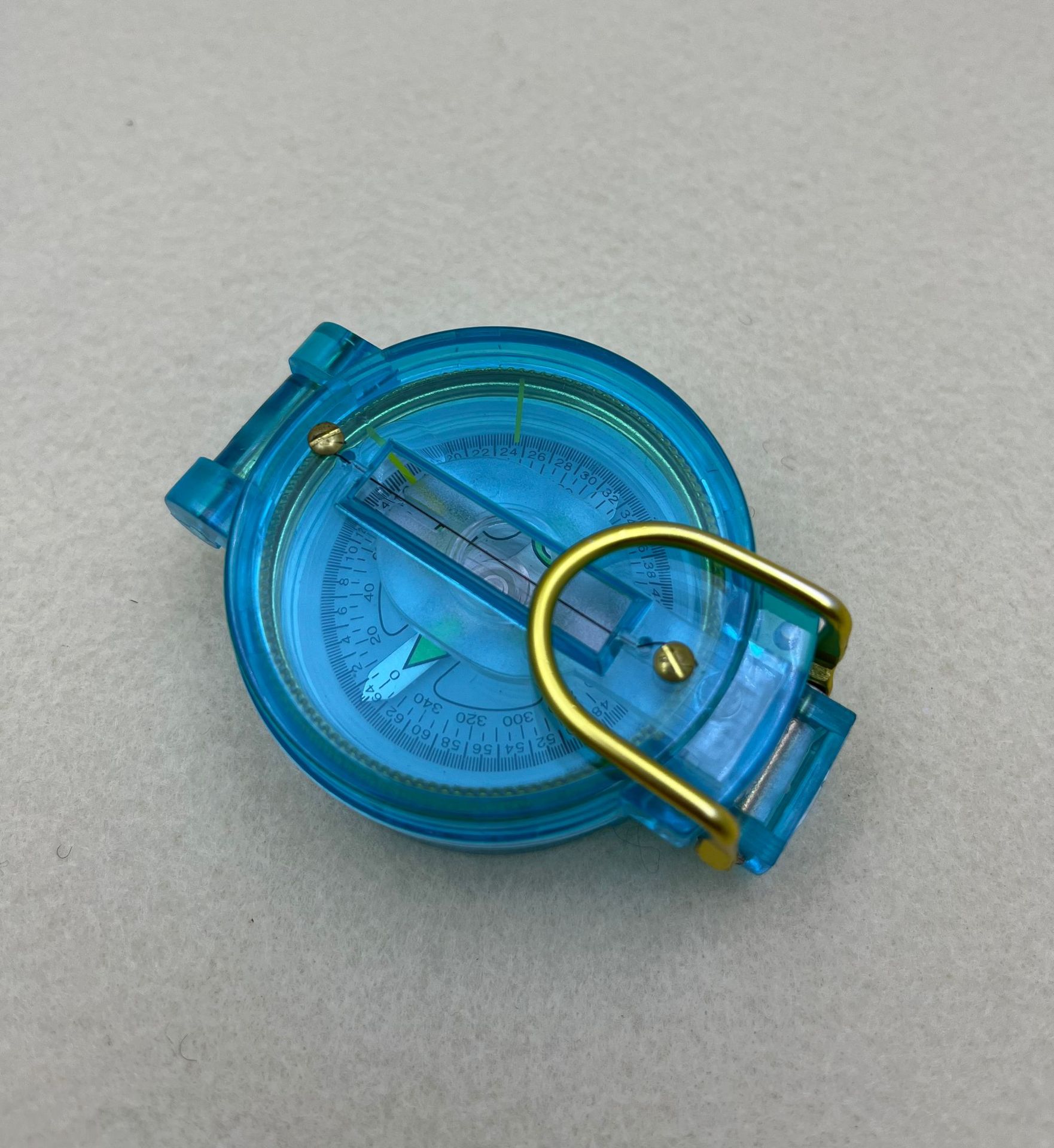 L45-1T transparent case compass, student gift travel compass magnifying glass Application Scenario