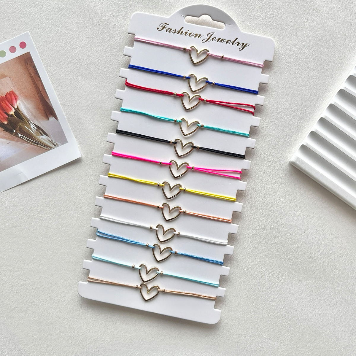 This is a popular cross-border heart-shaped irregular heart bracelet for boys and girls in Europe and America. It is a simple and adjustable bracelet