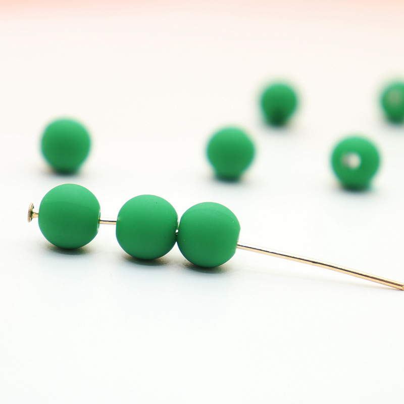 Factory direct sales of 8MM straight-hole tactile lacquered rubber round beads for children's DIY bracelets, necklaces and accessories Application Scenario