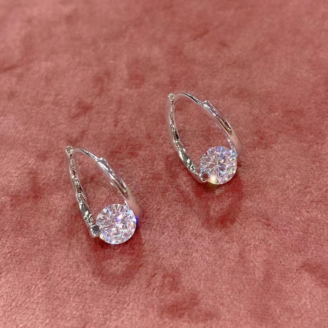 Geometric Zircon ear loops, a live-streaming accessory with an ins style, is a popular online celebrity. Wholesale of simple and elegant earrings for women details Picture