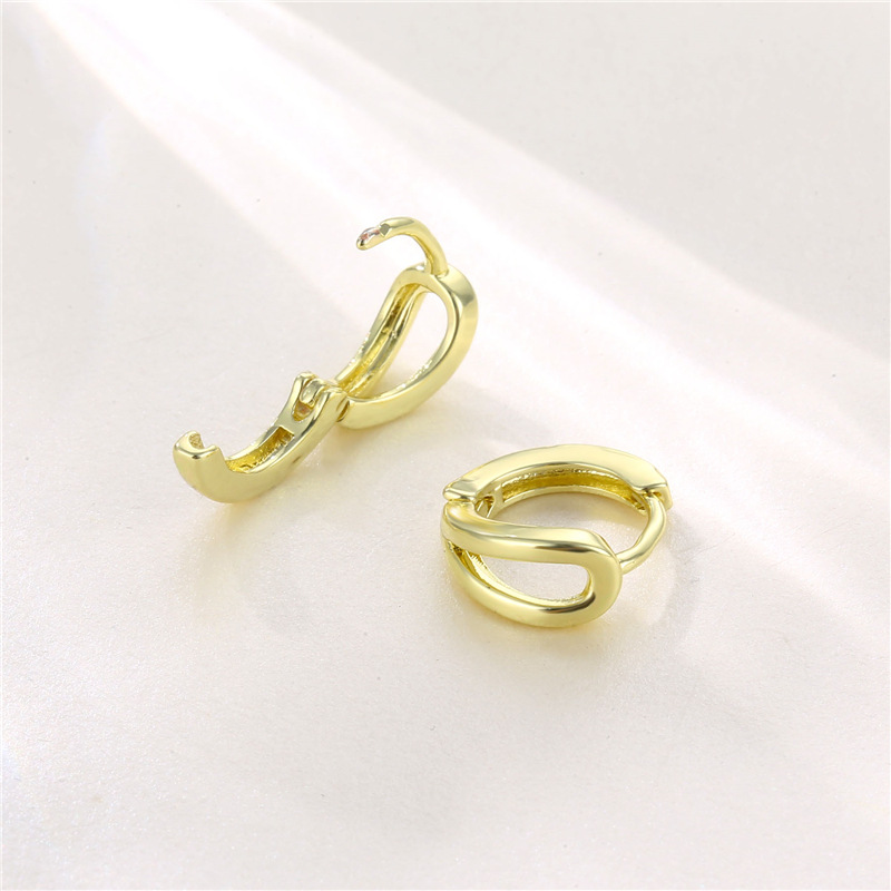 Copper Plated 18K Gold Simple And Compact Hollow Earbuckle Hipster Female Ins Cold Wind Earrings Korean Network Red Hip Hop Earrings Female Popular Jewelry Fashion Earrings Korean Version Item Picture